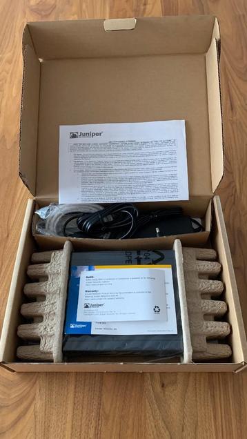 Nieuw Juniper SRX100H originele ongeopend toestel en met toe beschikbaar voor biedingen