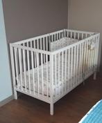 À vendre lit bébé avec sommier blanc., Maison & Meubles, Autres dimensions, Autres dimensions, Bois, Enlèvement