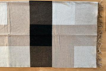 Plaid Hugo Boss beschikbaar voor biedingen