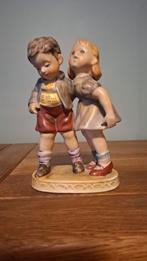 Vintage beeldje, jongen en meisje., Ophalen, Zo goed als nieuw