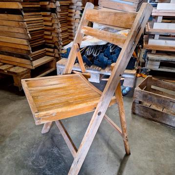 Partij klapstoelen beschikbaar voor biedingen