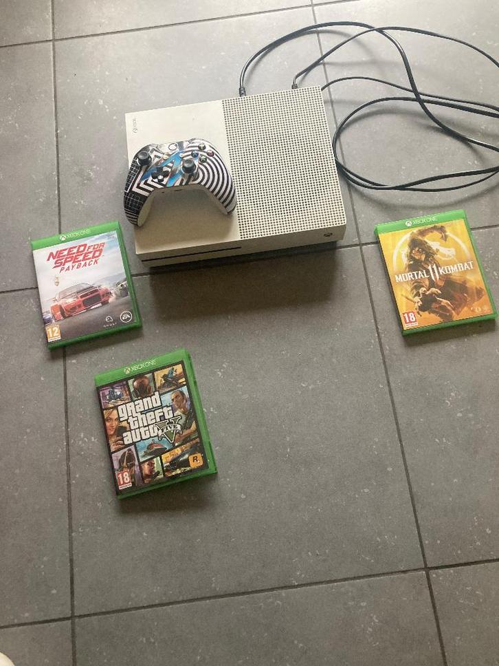 Xbox, Games en Spelcomputers, Spelcomputers | Xbox One, Gebruikt, Xbox One, 1 TB, Met 1 controller, Met games, Met harde schijf