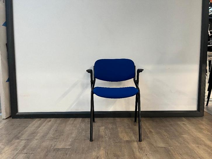 Blauwe vergaderstoel – Eromes, Hobby en Vrije tijd, Vilt, Ophalen of Verzenden