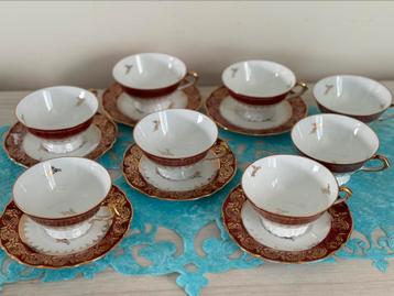 Ensemble de tasses et sous tasses en porcelaine de Limoges