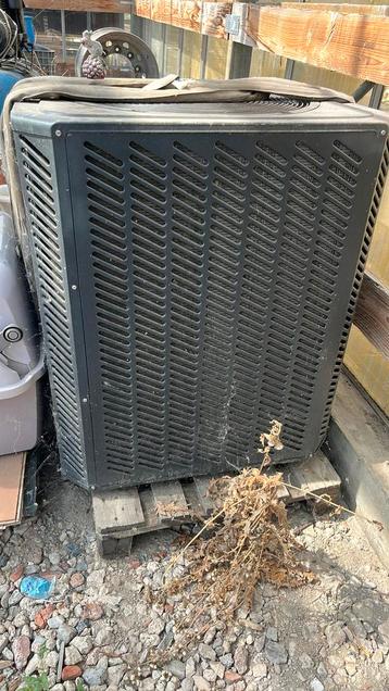 Grote Warmte pompzwembad beschikbaar voor biedingen