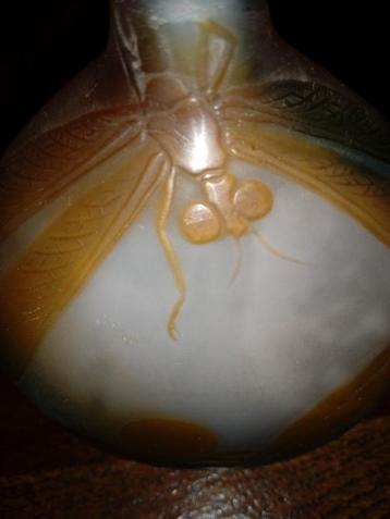 Kleine vaas met glaspasta, gesigneerd Gallé  beschikbaar voor biedingen