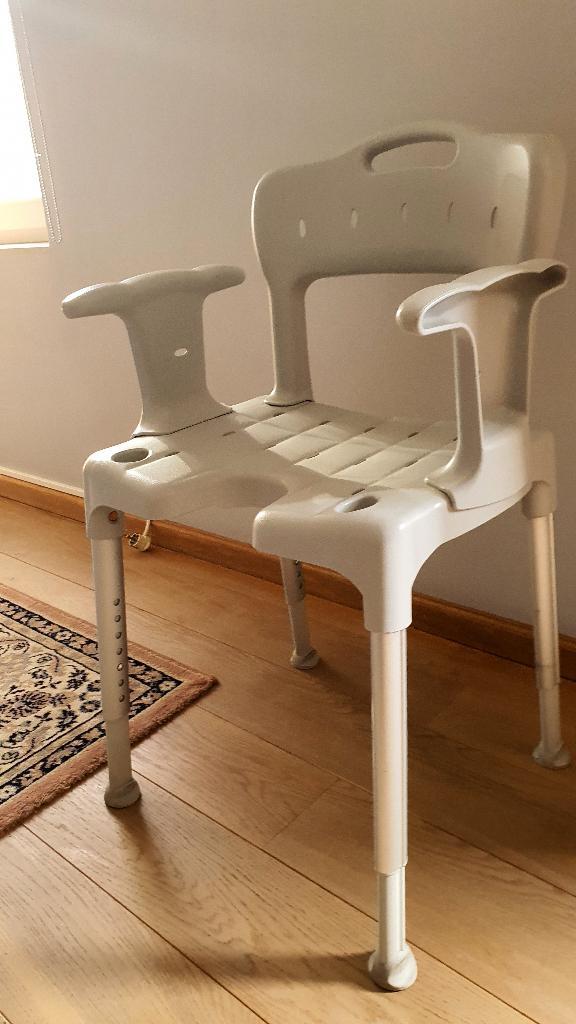 Verstelbare douchestoel / badstoel met armleuningen – stevig, Divers, Matériel Infirmier, Comme neuf, Enlèvement