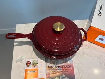 Nieuwe Le Creuset Cassadou 26 cm Rhône of Garnet in de doos beschikbaar voor biedingen