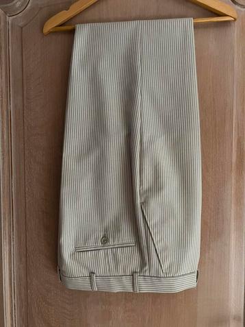 Geklede broek maat 33 in nieuwe staat (medium) beschikbaar voor biedingen