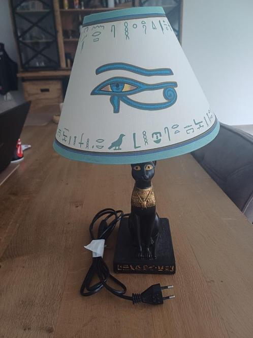 PROMO: Prachtige Bastet lamp met hiërogliefenkap, Huis en Inrichting, Lampen | Tafellampen, Zo goed als nieuw, Minder dan 50 cm