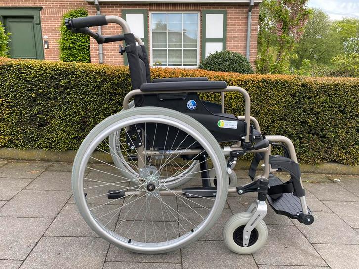 Vermieren V200 rolstoel nieuw staat Invalide Rolwagen, Diversen, Rolstoelen, Zo goed als nieuw, Handbewogen rolstoel, Inklapbaar
