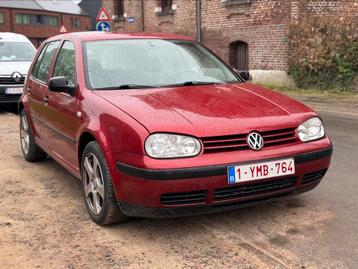 VOLKSWAGEN GOLF 4/AUTOMATIQUE ! /1.6 ESSENCE !, Autos, Rouge, 75 kW, Carnet d'entretien, Noir