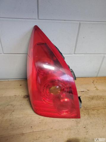 Nissan Primera hatchback 2002 - 2008 achterlicht links €100 beschikbaar voor biedingen