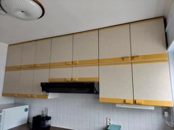 Gratis keukenkasten. beschikbaar voor biedingen