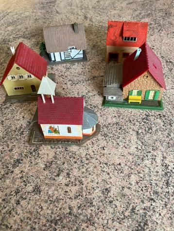 Lot de 5 maisons Ho modélisme train ., Hobby & Loisirs créatifs, Enlèvement ou Envoi, Utilisé, Autres types