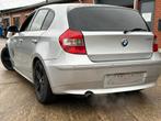 BMW 118i ✅XENON KEYLESS GARANTIE, Auto's, Te koop, Zilver of Grijs, Benzine, Break