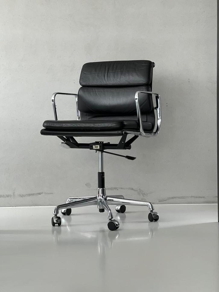 Vitra Eames Ea 217 chroom zwart leder bureaustoelen 4 st, Huis en Inrichting, Bureaustoelen, Zo goed als nieuw, Bureaustoel, Zwart