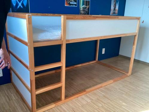 Ikea Kura hoogslaper, omkeerbaar bed, wit/hout, Enfants & Bébés, Chambre d'enfant | Lits superposés & Lits mezzanines, Comme neuf
