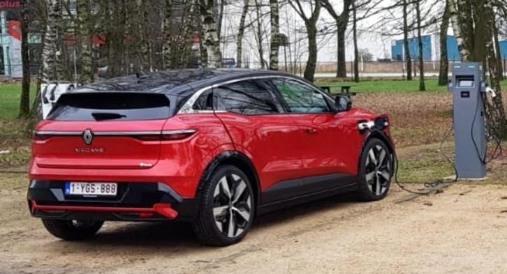Renault Megane E-Tech vlamrood met zwart dak, Auto's, Renault, Bedrijf, Mégane, 360° camera, ABS, Achteruitrijcamera, Adaptieve lichten