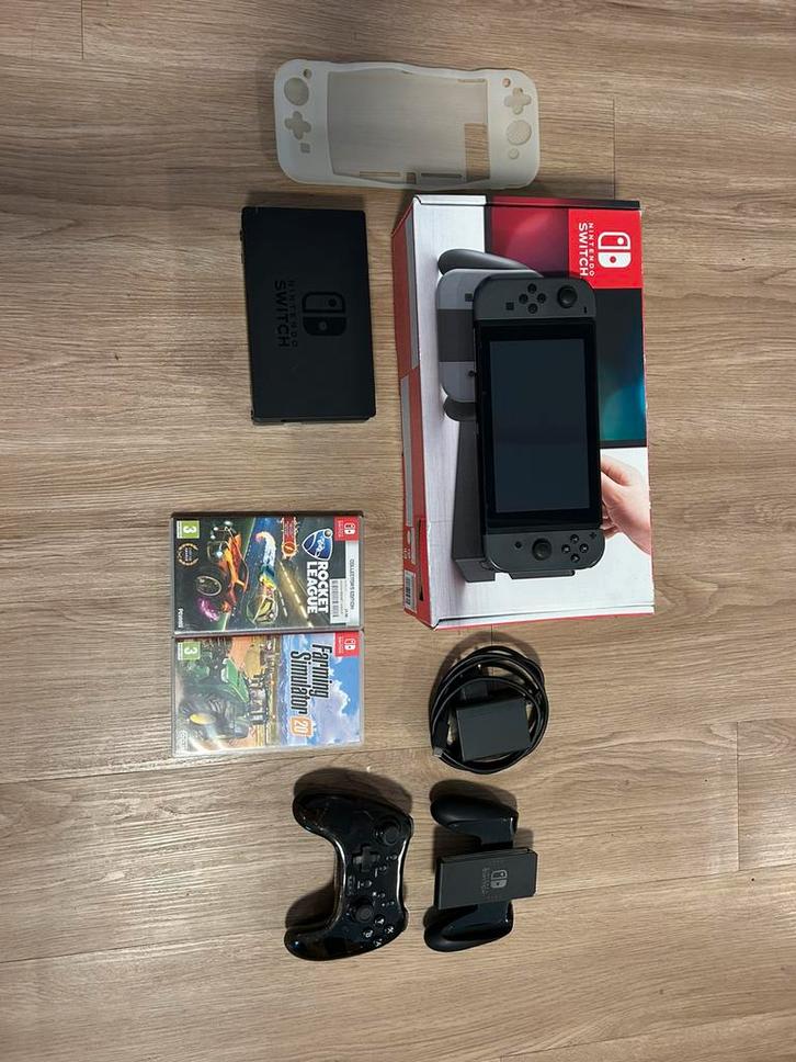 Nintendo switch + 2 games + SD card + alle accessoires, Games en Spelcomputers, Spelcomputers | Nintendo Switch, Zo goed als nieuw