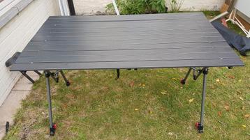 Nieuwe kampeertafel met oprolbaar tafelblad beschikbaar voor biedingen