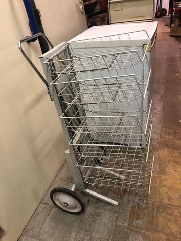 Metalen kar voor vele doeleinden beschikbaar voor biedingen