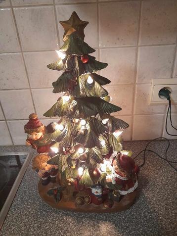 Kerstboompje met verlichting beschikbaar voor biedingen