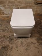 Witte hangtoilet met wc brill., Huis en Inrichting, Ophalen