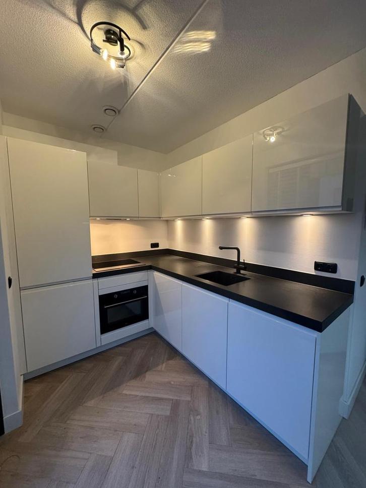 Nette Moderne Hoekkeuken Wit Apparatuur GEDEMONTEERD, Huis en Inrichting, Keuken | Complete keukens, Zo goed als nieuw, Hoekkeuken