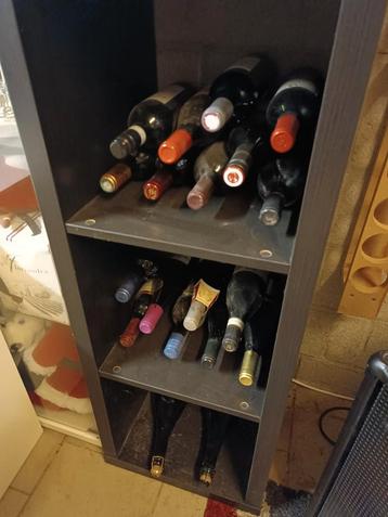 Diverses bouteilles de vin rouge  beschikbaar voor biedingen