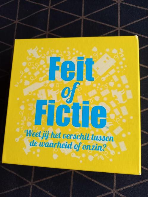 Feit of fictie: vermakelijk spelletje voor onder vrienden, Hobby en Vrije tijd, Gezelschapsspellen | Kaartspellen, Zo goed als nieuw