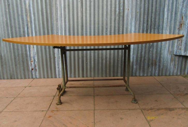 Industrieel vintage halfrond bureau, toonbank, toog, Huis en Inrichting, Bureaus, Gebruikt, Bureau, Ophalen
