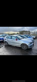 BMW Série 1 ! dommages corporels !, Autos, Argent ou Gris, 5 portes, Euro 4, Achat