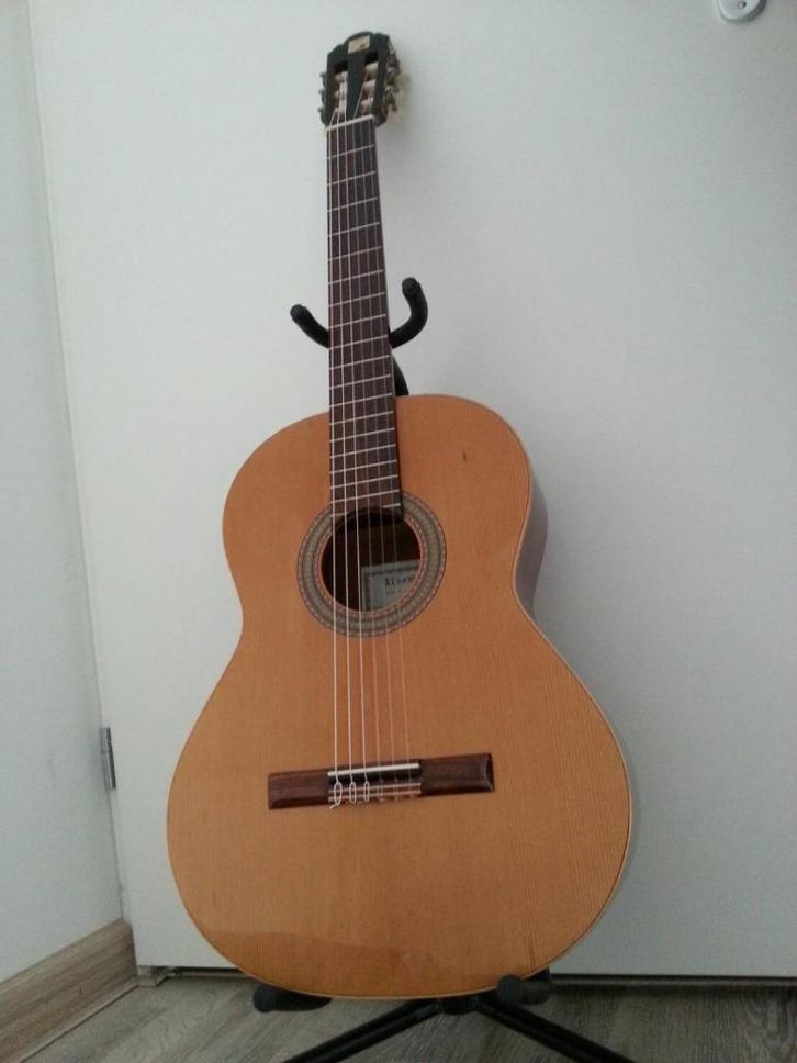 ALHAMBRA 1C 4/4 met attributen klaar voor muziekschool, Muziek en Instrumenten, Snaarinstrumenten | Gitaren | Akoestisch, Zo goed als nieuw