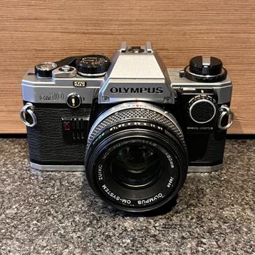 Olympus OM10 analog camera + lenzen en accessoires in koffer beschikbaar voor biedingen