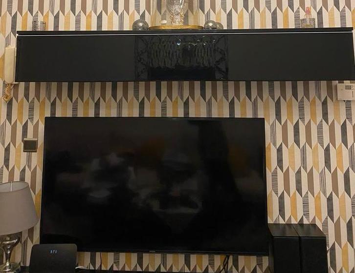 Meuble tv IKEA noir laqué, Huis en Inrichting, Woonaccessoires | Overige, Gebruikt, Ophalen