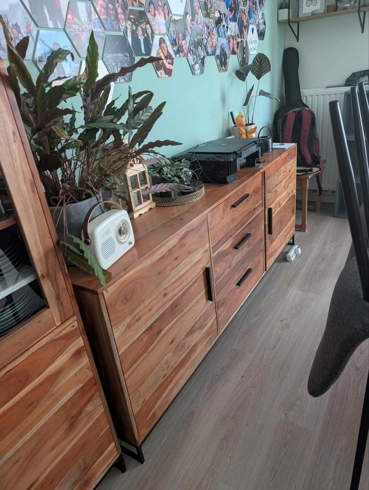 Belle armoire en bois d'acacia massif, Maison & Meubles, Armoires | Buffets, Comme neuf, Enlèvement