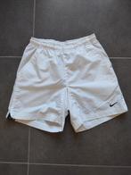 Witte korte broek - Nike - maat 140-152, Jongen of Meisje, Broek, Zo goed als nieuw, Ophalen