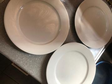 3 platte borden - 27 cm beschikbaar voor biedingen