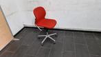 vintage rode bureaustoel in perfect op rol, Huis en Inrichting, Bureaustoelen, Ophalen of Verzenden, Zo goed als nieuw, Rood, Bureaustoel