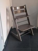 Stokke Tripp Trapp kinderstoel NIEUW MODEL in hazy grey, Kinderen en Baby's, Ophalen, Zo goed als nieuw, Meegroeistoel, Aanschuifbaar
