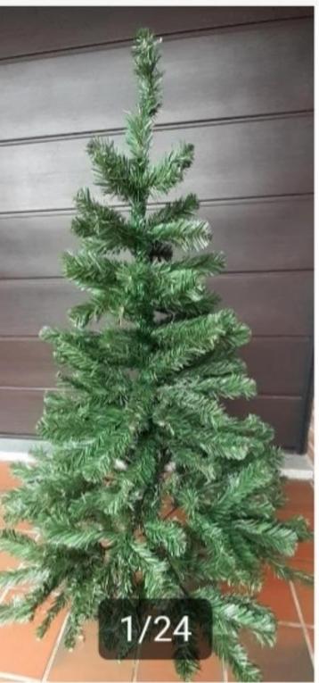 Kerstboom-synthetisch-op voet-donkergroen beschikbaar voor biedingen
