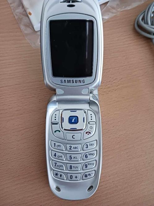 Gsm Samsung GPRS SGH-X450, Télécoms, Téléphonie mobile | Samsung, Utilisé, Autres modèles, Clavier physique, Argent, Enlèvement ou Envoi