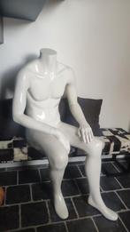 Zittende etalage pop, Ophalen