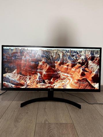 LG 34” Ultrawide Monitor – IPS, 75Hz – Perfecte staat beschikbaar voor biedingen