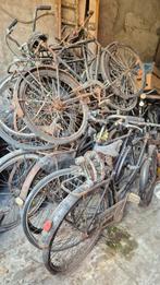 Lot oude fietsen, Ophalen