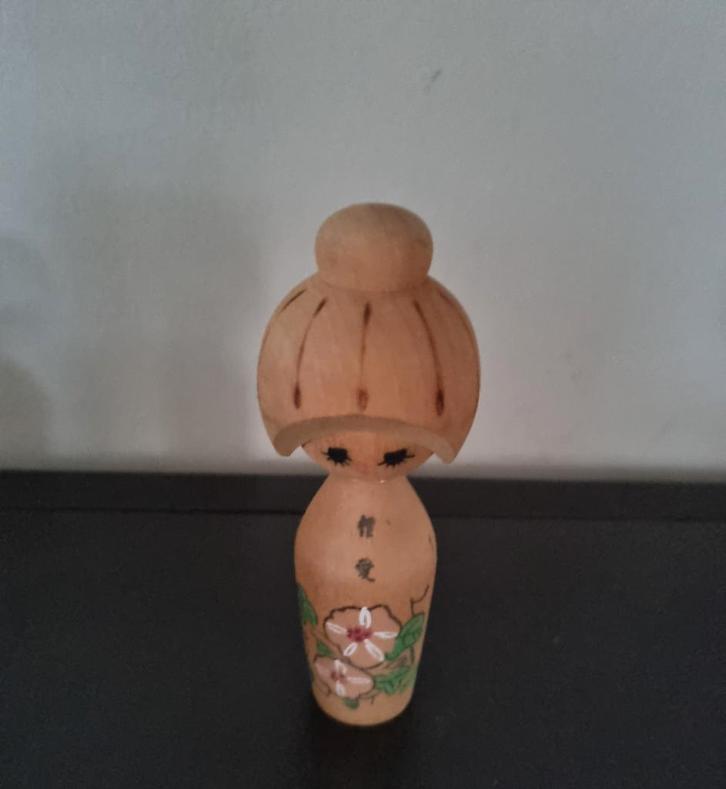 Leuke Asagao kokeshi, Antiek en Kunst, Kunst | Beelden en Houtsnijwerken, Verzenden
