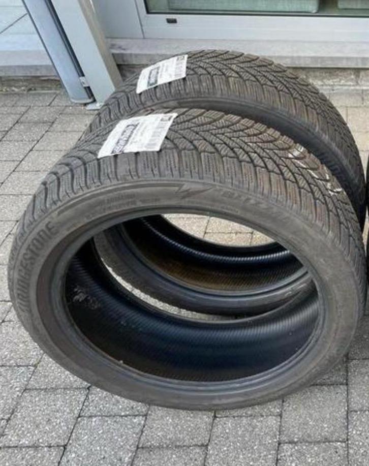 2 x 245/40 BLIZZAK 18 LM005 97V Bridgestone winterbanden, Auto diversen, Autosport-onderdelen, Gebruikt, Ophalen of Verzenden