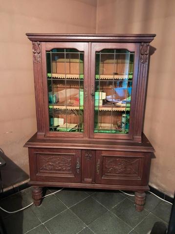 Oude buffetkast en dressoir beschikbaar voor biedingen