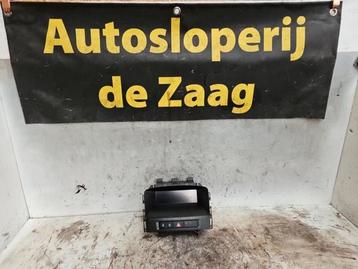 Display Interieur van een Opel Astra beschikbaar voor biedingen